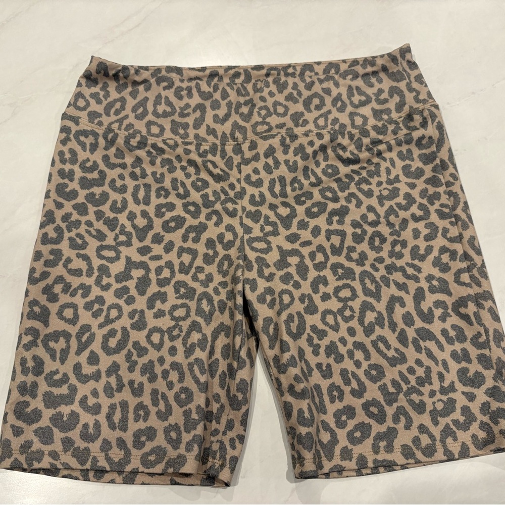 Women’s Leopard Print Biker Shorts Size Medium